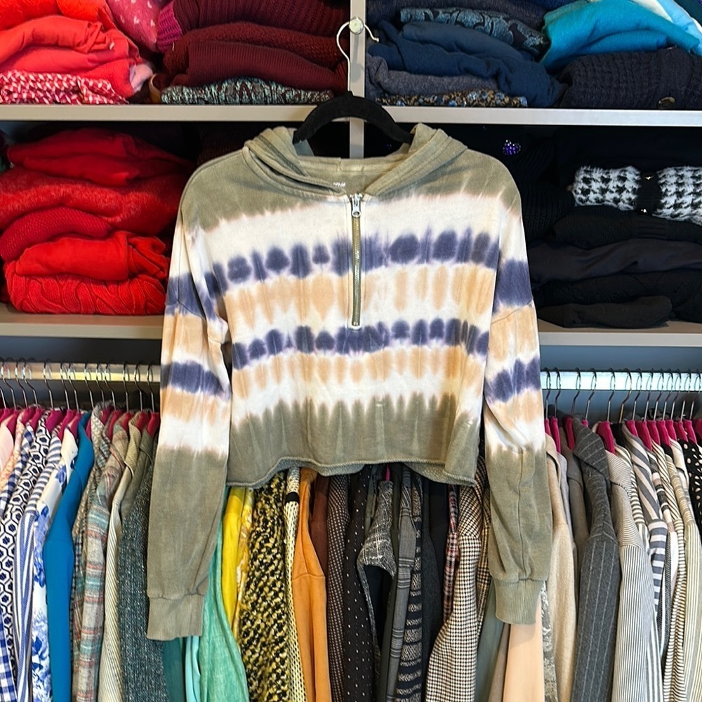 Aerie olive/white/blue/yellow tie dye long sleeve cropped hoodie size S